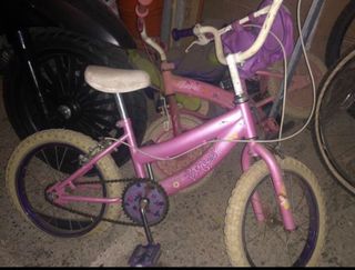 Bicicleta de niña pequeña