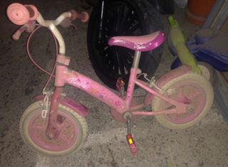 Bicicleta de niñas pequeñas