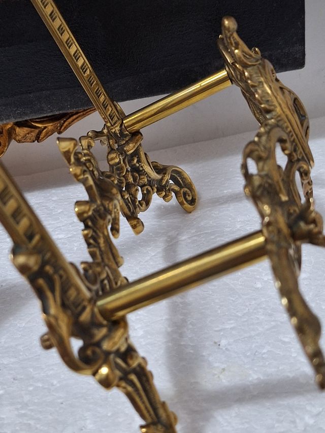 Cavalletto,espositore in ottone cesellat