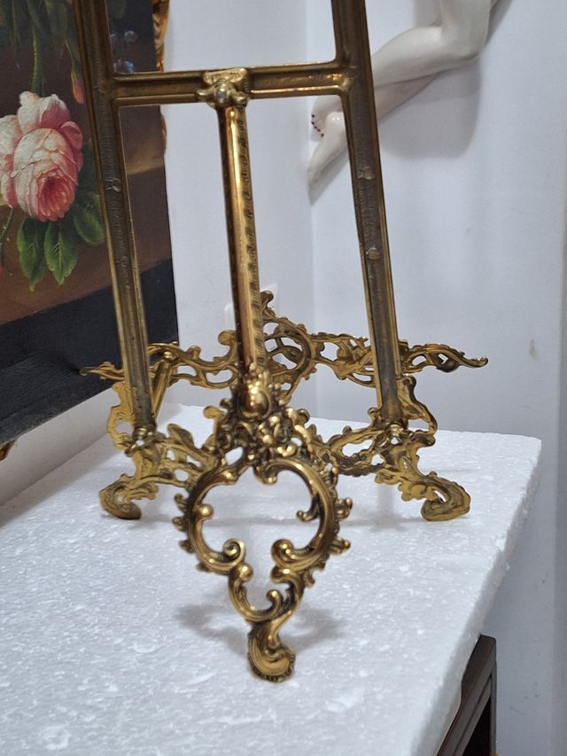 Cavalletto,espositore in ottone cesellat