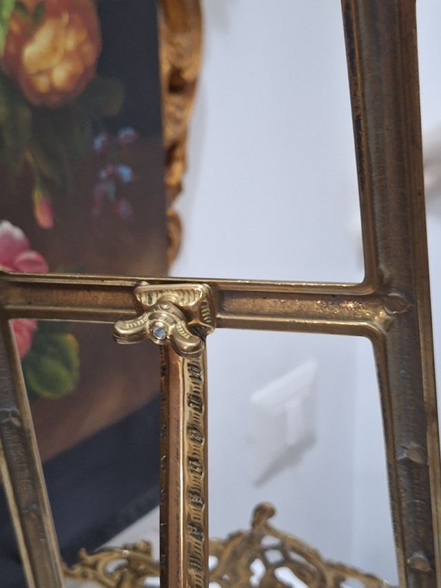 Cavalletto,espositore in ottone cesellat