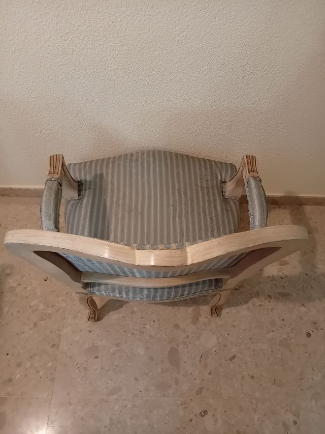 Silla Isabelina Beige con Tapizado Azul Clásica
