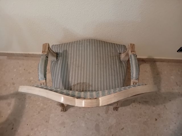 Silla Isabelina Beige con Tapizado Azul Clásica