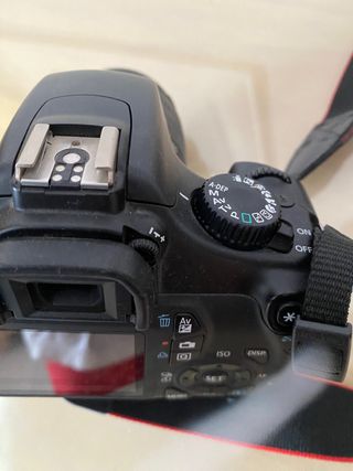 Camara de fotos CANON EOS 1100D