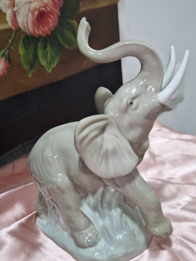 Scultura Nao by Lliadro