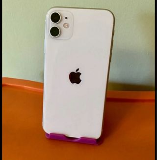 Iphone 11 COMO NUEVO blanco 64gb 94% unica dueña 