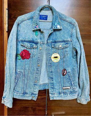 Cazadora vaquera obersize con parches de PullBear