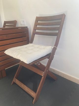 Mesa y dos sillas de exterior