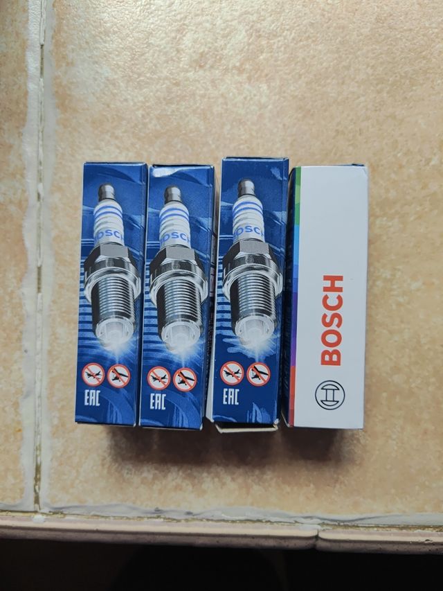Bosch bujías. Nuevos.