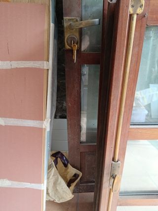Conjunto de ventanas de madera de teca