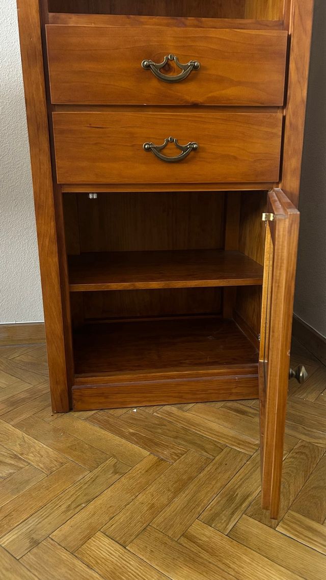 Armario estantería de madera maciza
