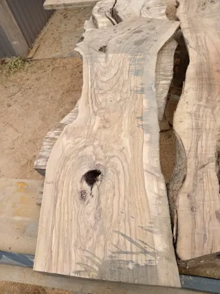 Tavole assi in ulivo.... Sono 2 tavole