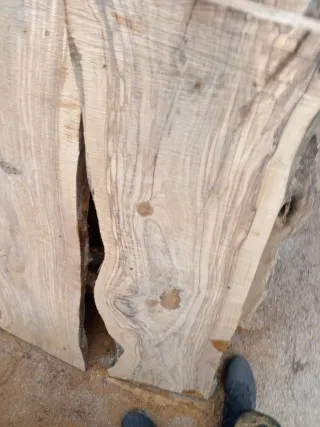 Tavole assi in ulivo.... Sono 2 tavole