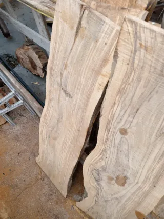 Tavole assi in ulivo.... Sono 2 tavole