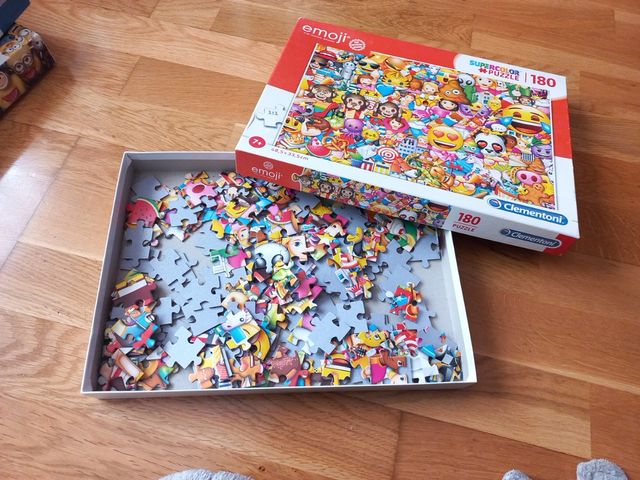 Puzzle emoji. 180 piezas. 