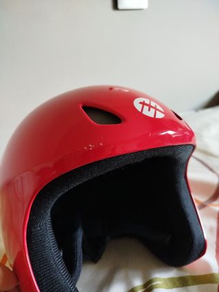 Casco nieve o bici de niño con gafas