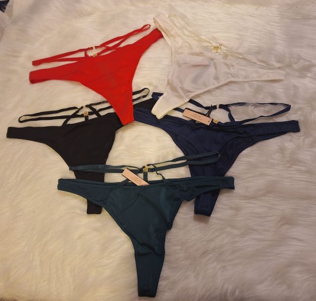 5 tangas y neceser Victoria's Secret