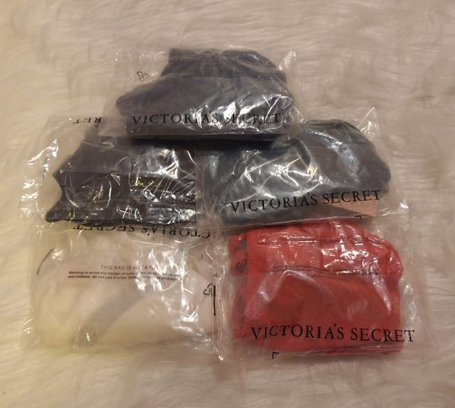5 tangas y neceser Victoria's Secret