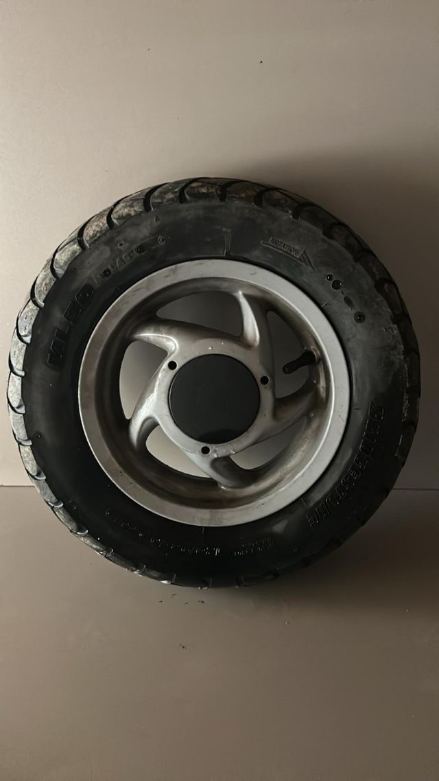 Llanta trasera Piaggio typheoon