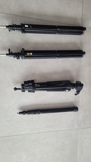 Trípodes, focos y cámaras