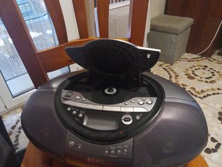Radio con CD cassette y radio 