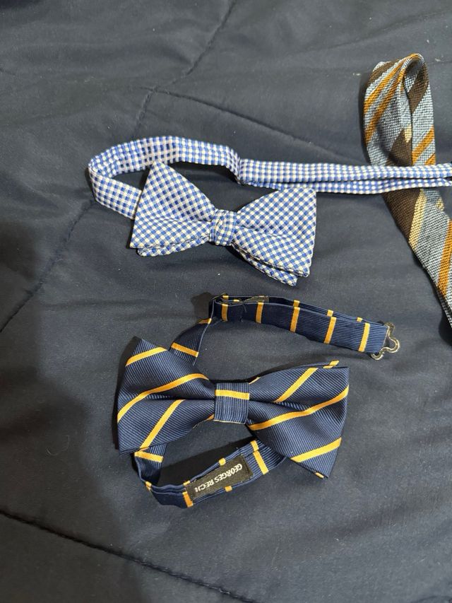 Traje azul claro Zara  2 corbatas  2 pajaritas