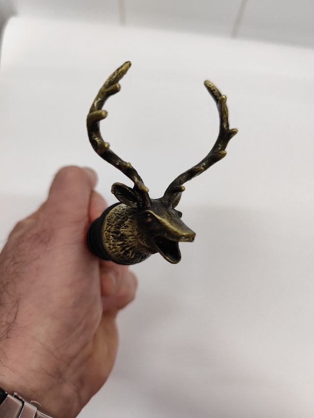 TAPON EN FORMA DE CIERVO...