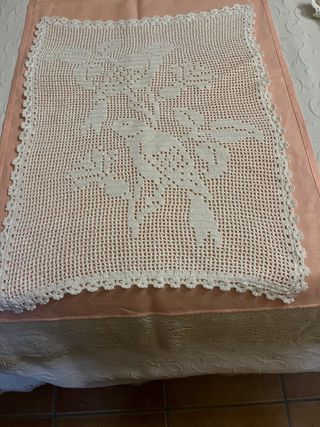 TRES TAPETES PARA SOFA DE HILO