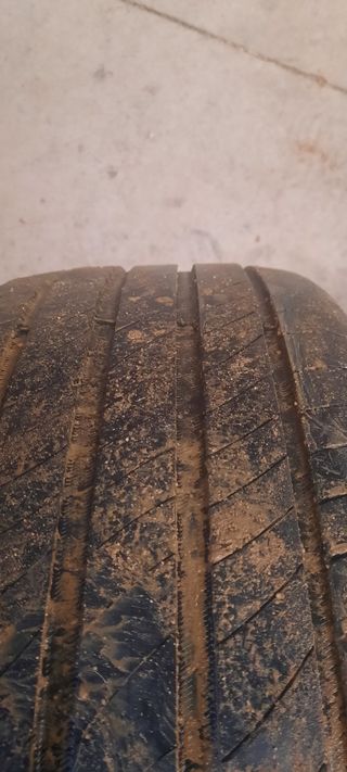 215/55r18 99v
