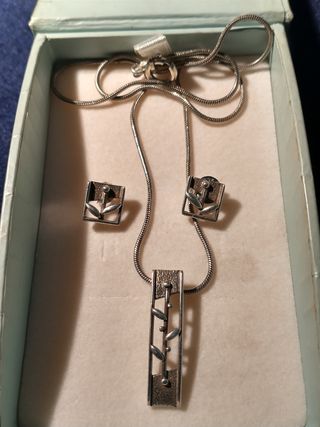 Vintage Silver Necklace and Earstuds.