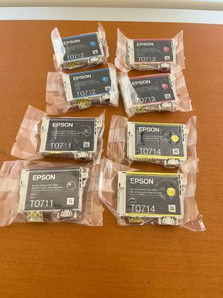 Caruchos de tinta nuevos a estrenar. 