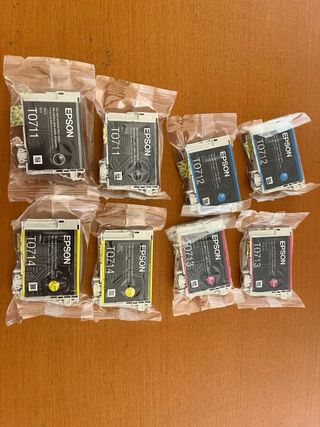 Caruchos de tinta nuevos a estrenar. 