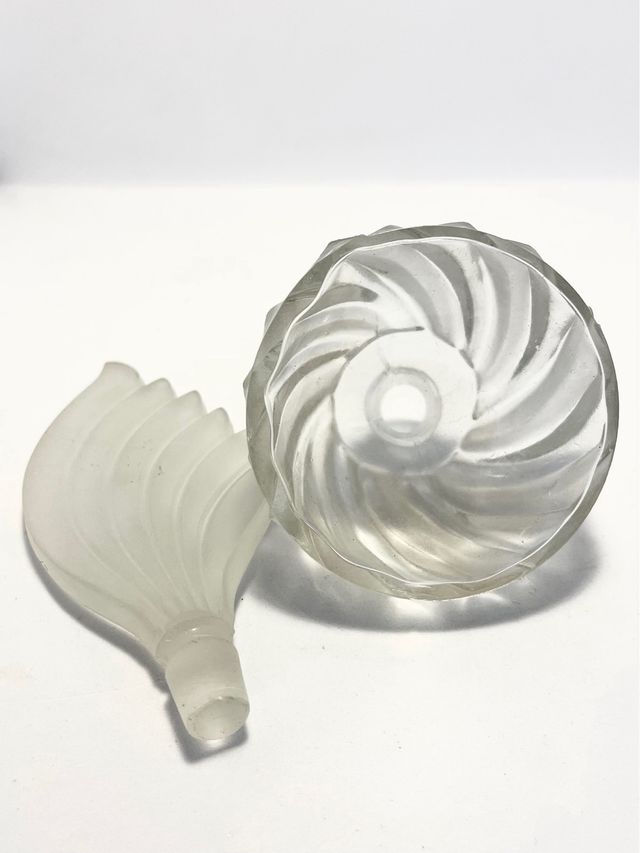 Perfumero vintage de cristal facetado