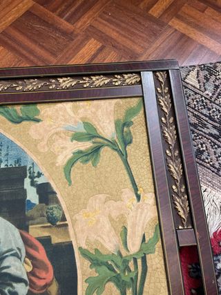 arazzo antico con cornica in legno lavorata