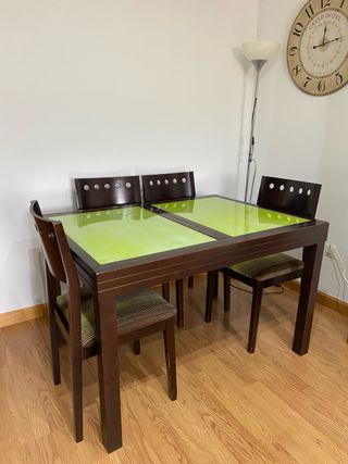 Mesa y sillas de comedor