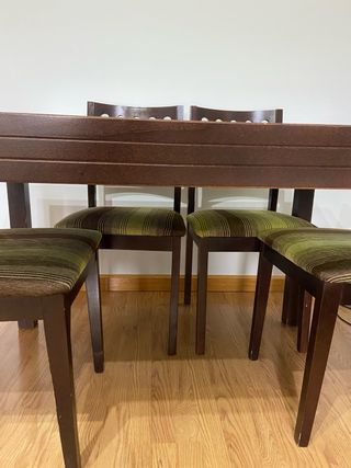 Mesa y sillas de comedor