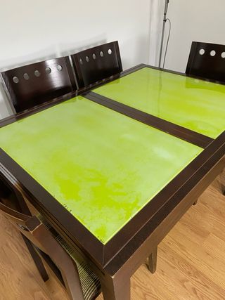 Mesa y sillas de comedor