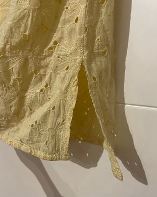 Blusa calada amarilla