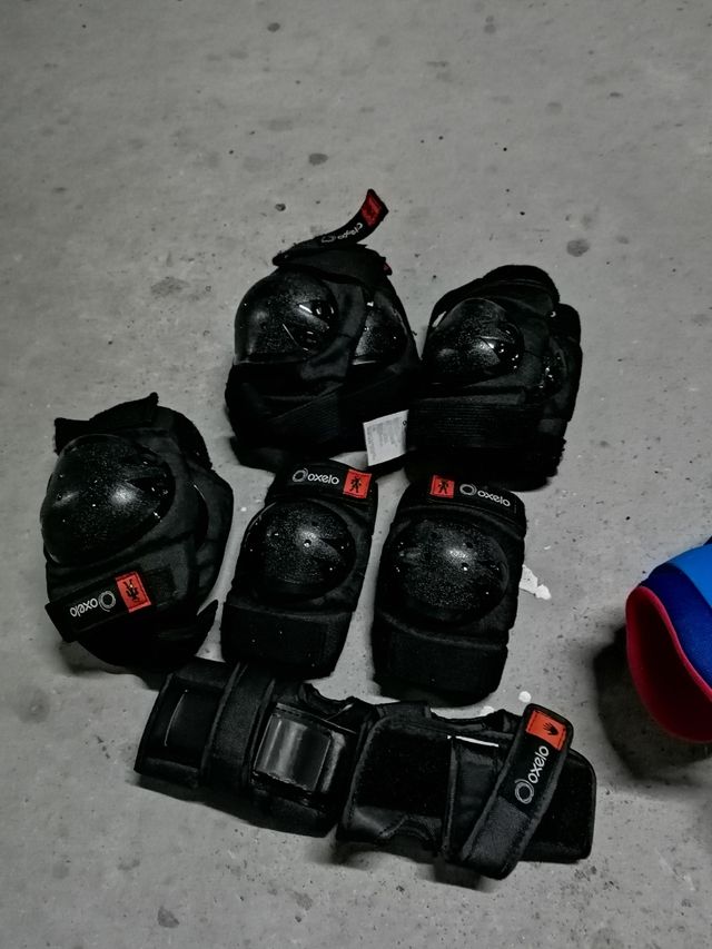 Patines y protecciones.
Protecciones, 2 juegos