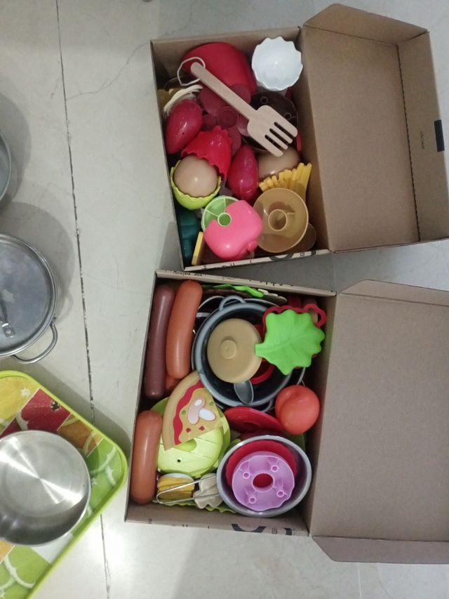 Cocinita con cacharros ingluidos