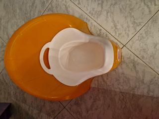 Cavalluccio e costruzioni in legno, tappeto....