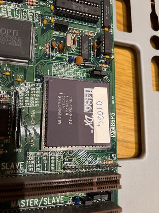 Placa base retro i486 con 8 modulos RAM