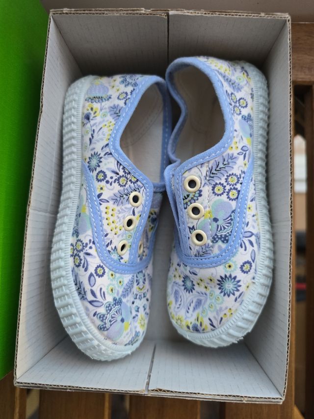 Lote zapatillas verano talla 25