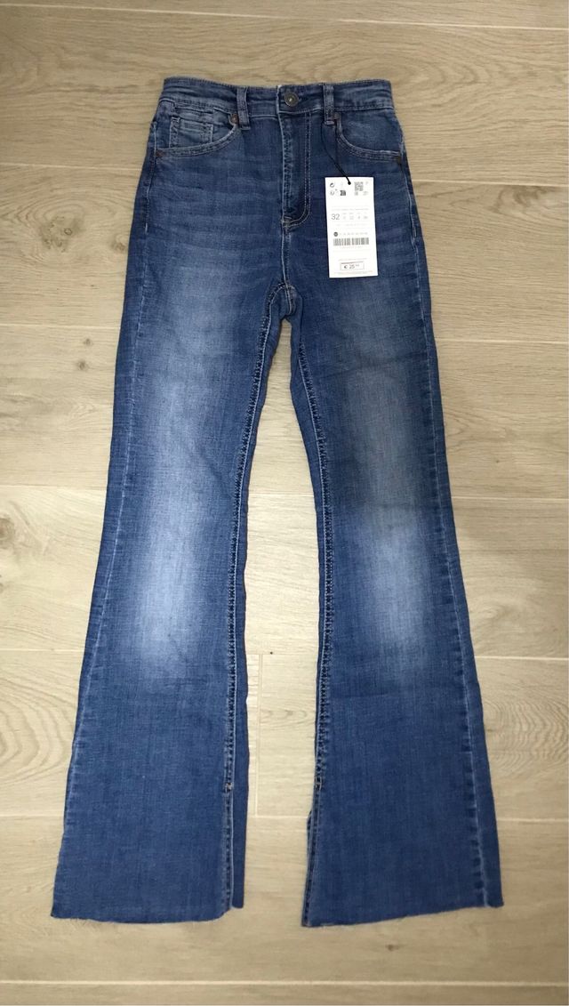 Pantalones campana Stradivarius