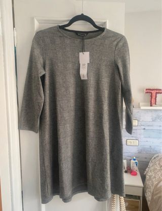 Vestido con etiqueta 