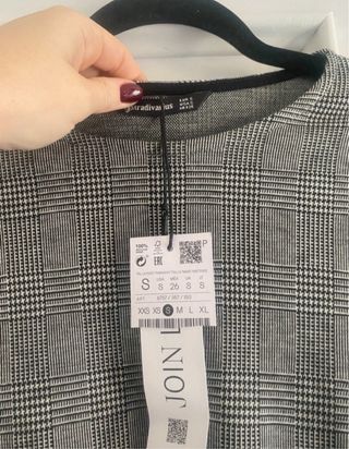 Vestido con etiqueta 