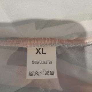 Blusa elegante con lazada al cuello, de listas