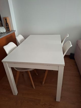 Set tavolo e sedie allungabili