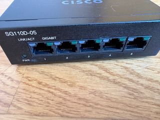 Switch Cisco SG110D05 Switch 5 Puertos Gigabit