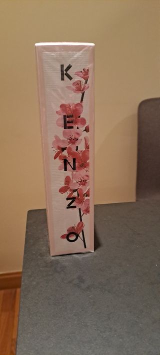 Flower Ikebana by Kenzo.